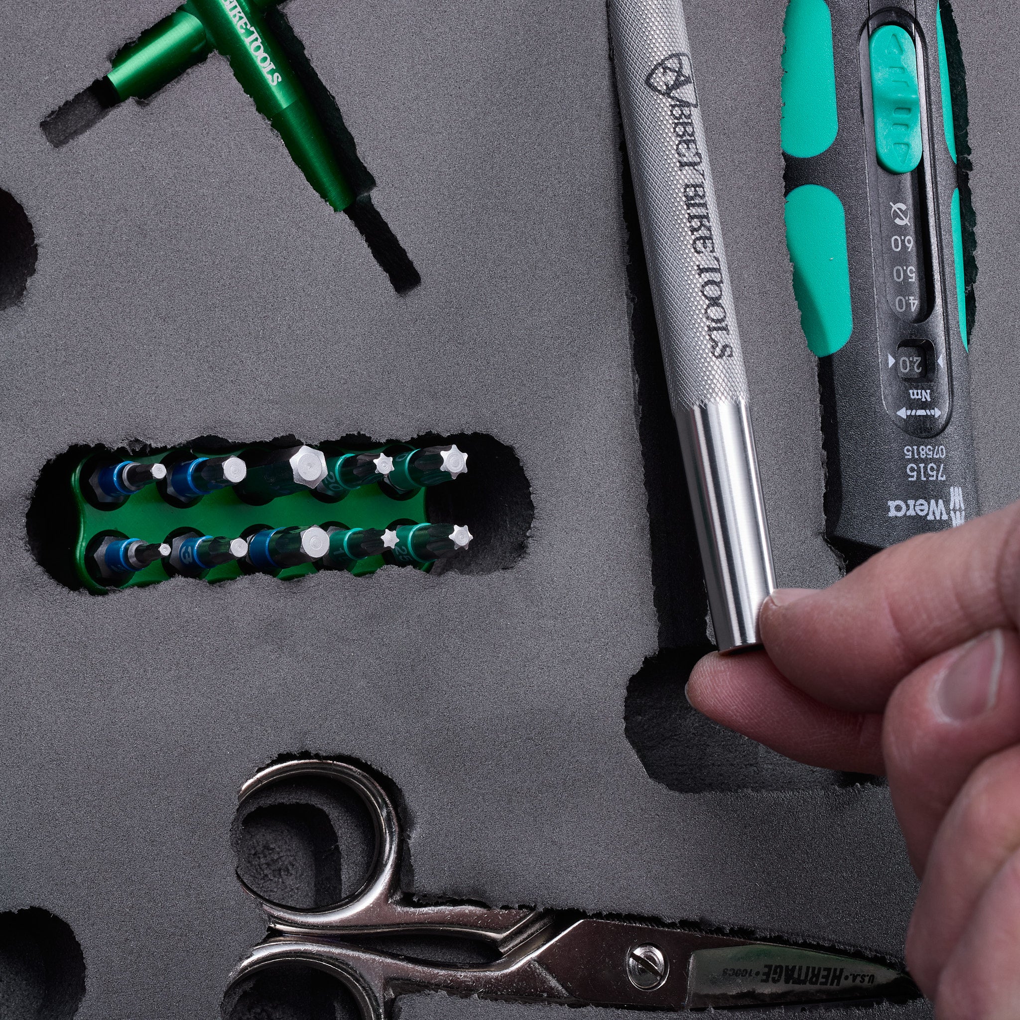 Removing Tool from foam pallet